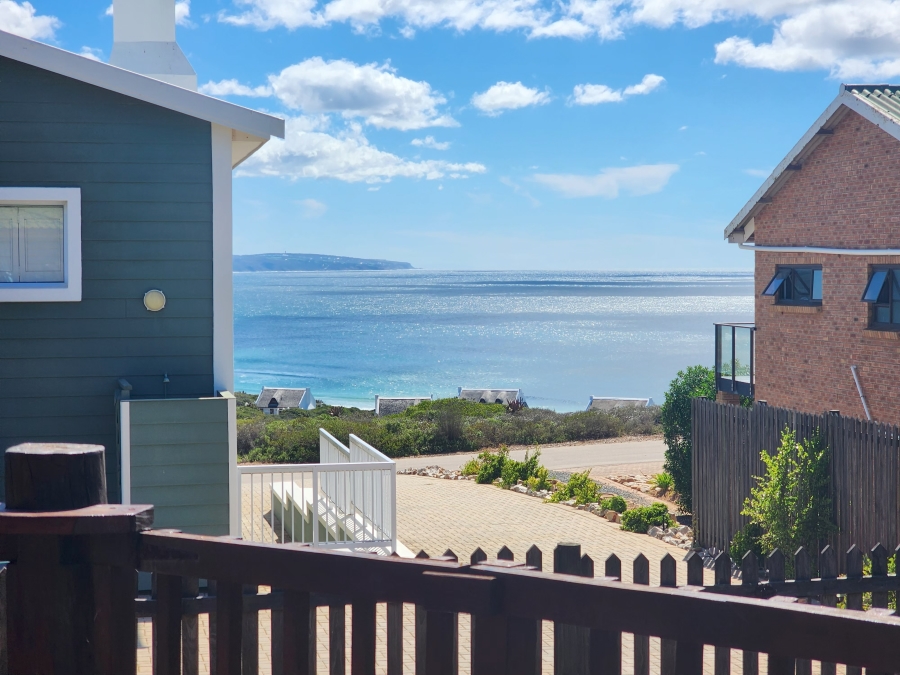 3 Bedroom Property for Sale in Boggomsbaai Western Cape